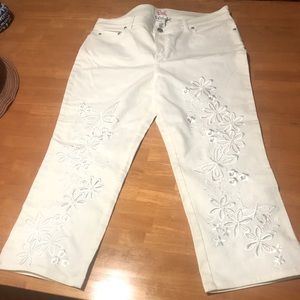 Lilly Pulitzer white cropped embellished jean. NWOT. Sz 14 high waist 23 inseam